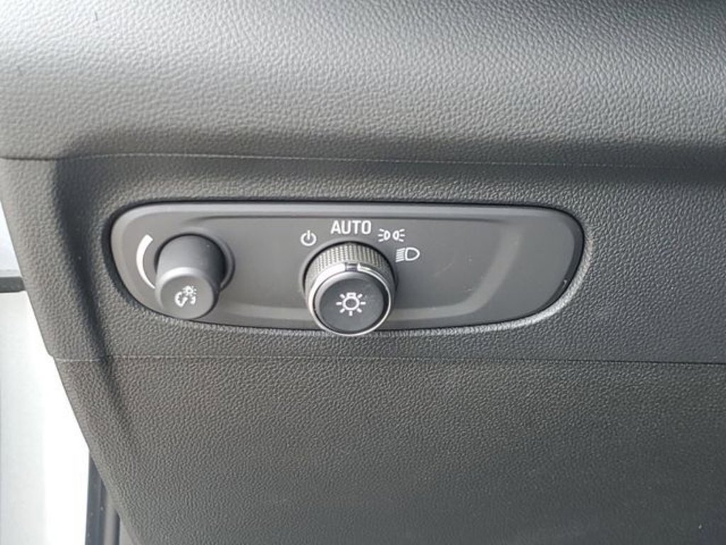 Used 2023 Buick Envision Essence image 51