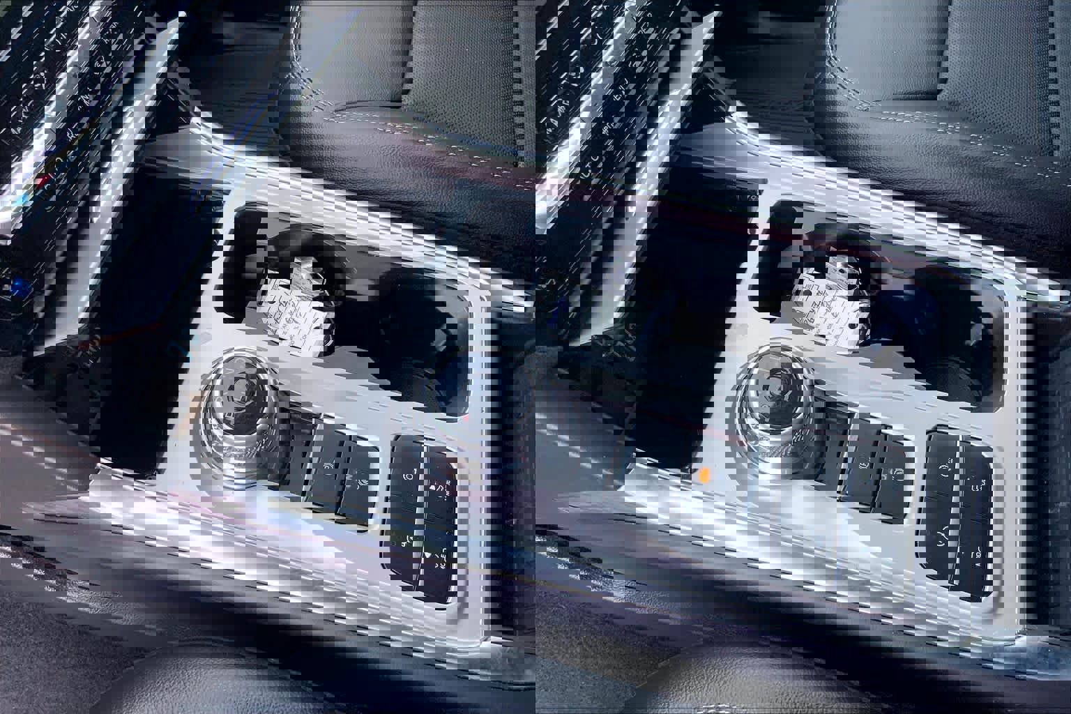 Certified 2024 Ford Explorer Limited w/ Limited Technology Package image 16