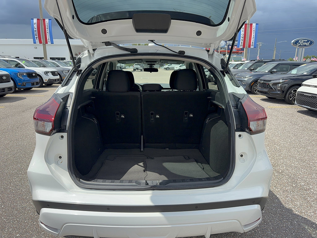 Used 2022 Nissan Kicks S FWD image 7