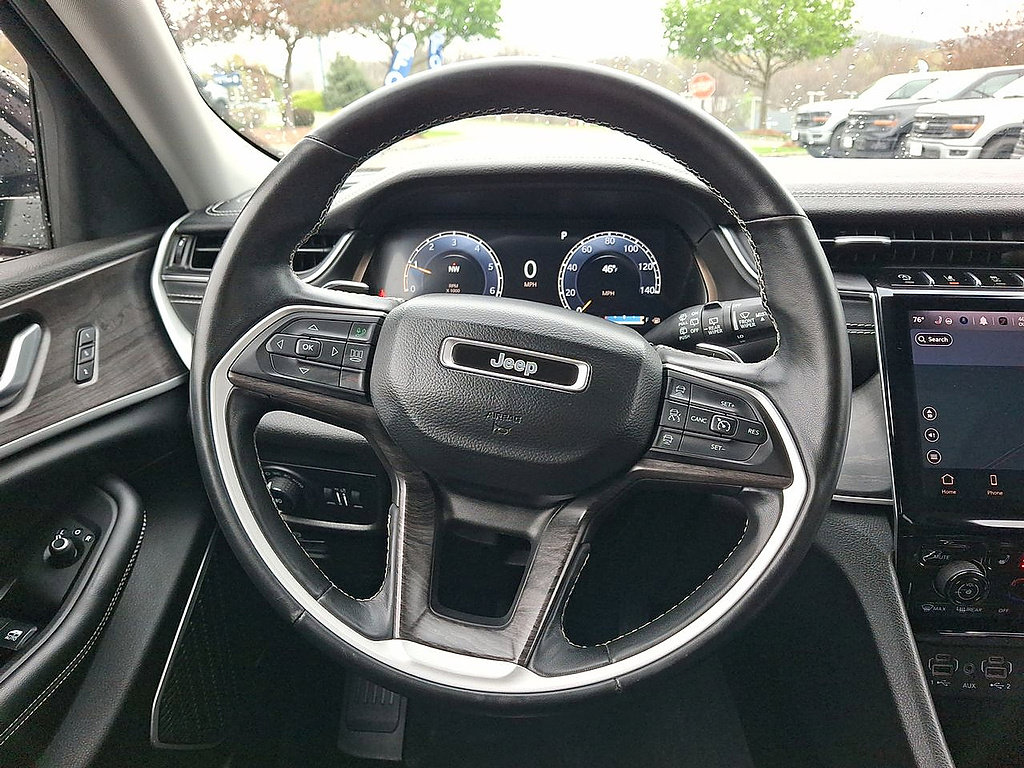 Used 2022 Jeep Grand Cherokee L Limited AWD/4WD image 16