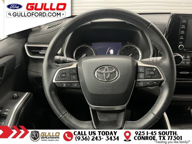 Used 2022 Toyota Highlander XLE FWD image 12