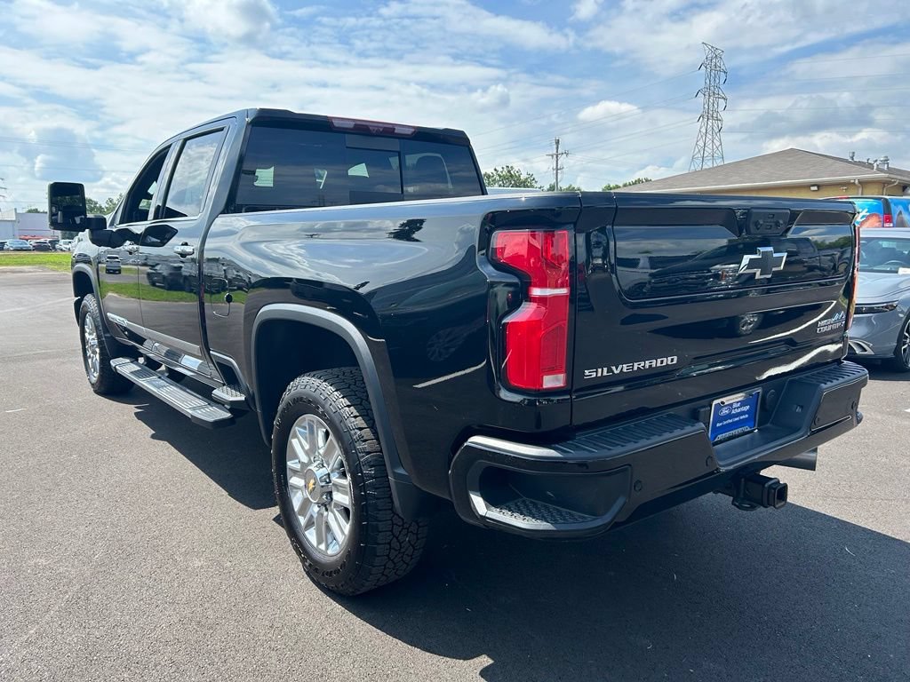 Used 2025 Chevrolet Silverado 2500 High Country w/ High Country Premium Package AWD/4WD image 6