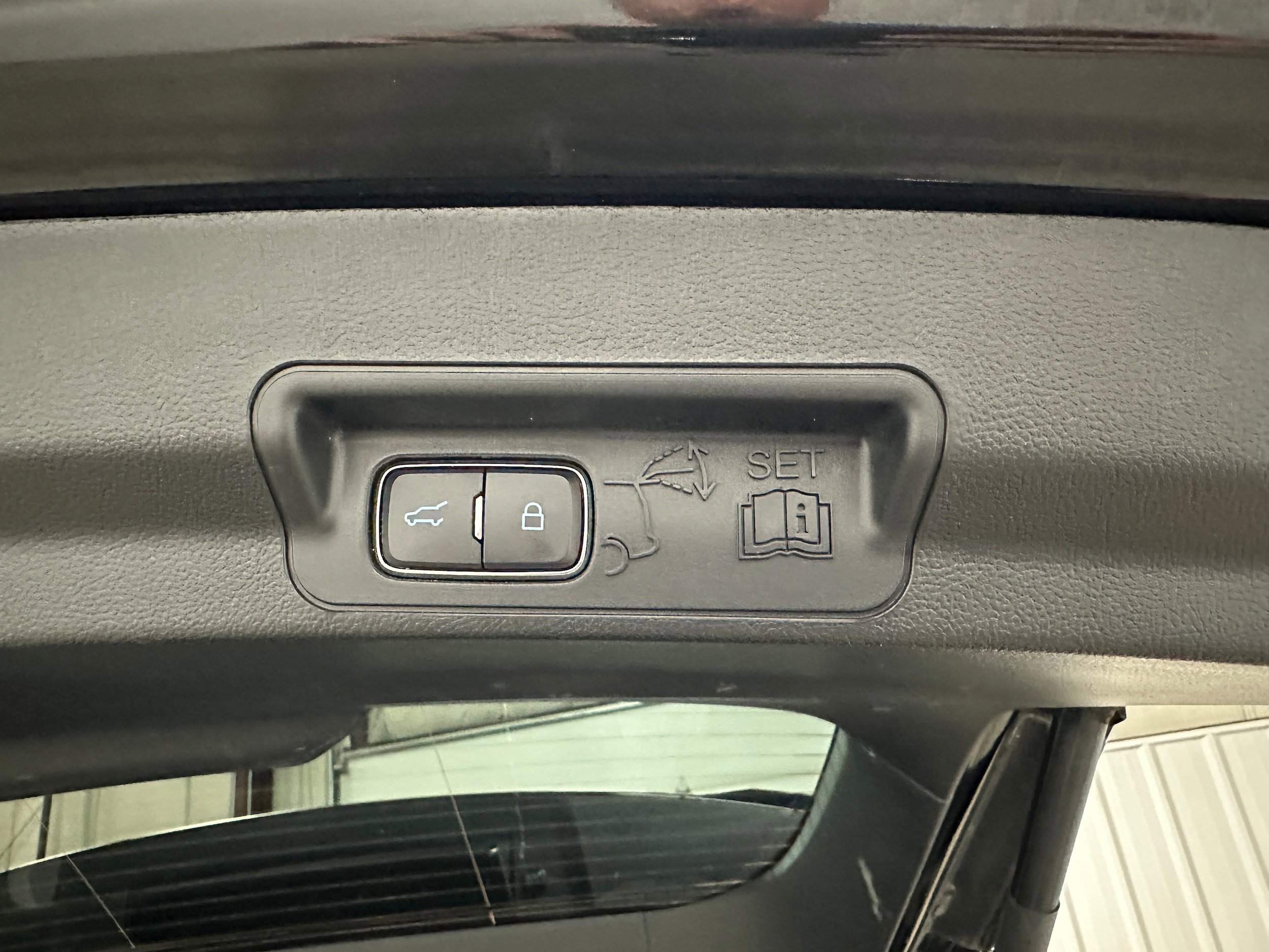 Certified 2023 Ford Explorer Limited w/ Equipment Group 301A AWD/4WD image 35