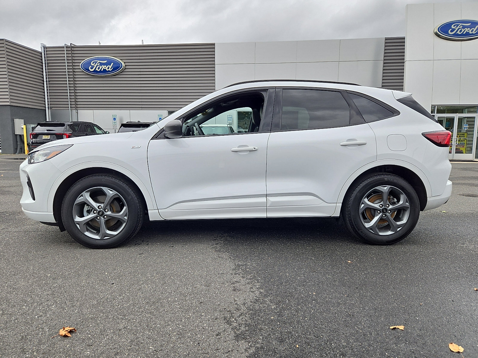 Certified 2023 Ford Escape ST-Line w/ Tech Pack #1 AWD/4WD image 6