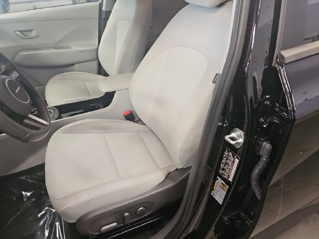 Used 2025 Hyundai Kona SEL FWD image 15