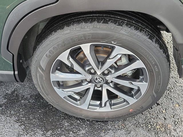 Used 2023 Toyota Corolla Cross XLE w/ Convenience Package FWD image 10