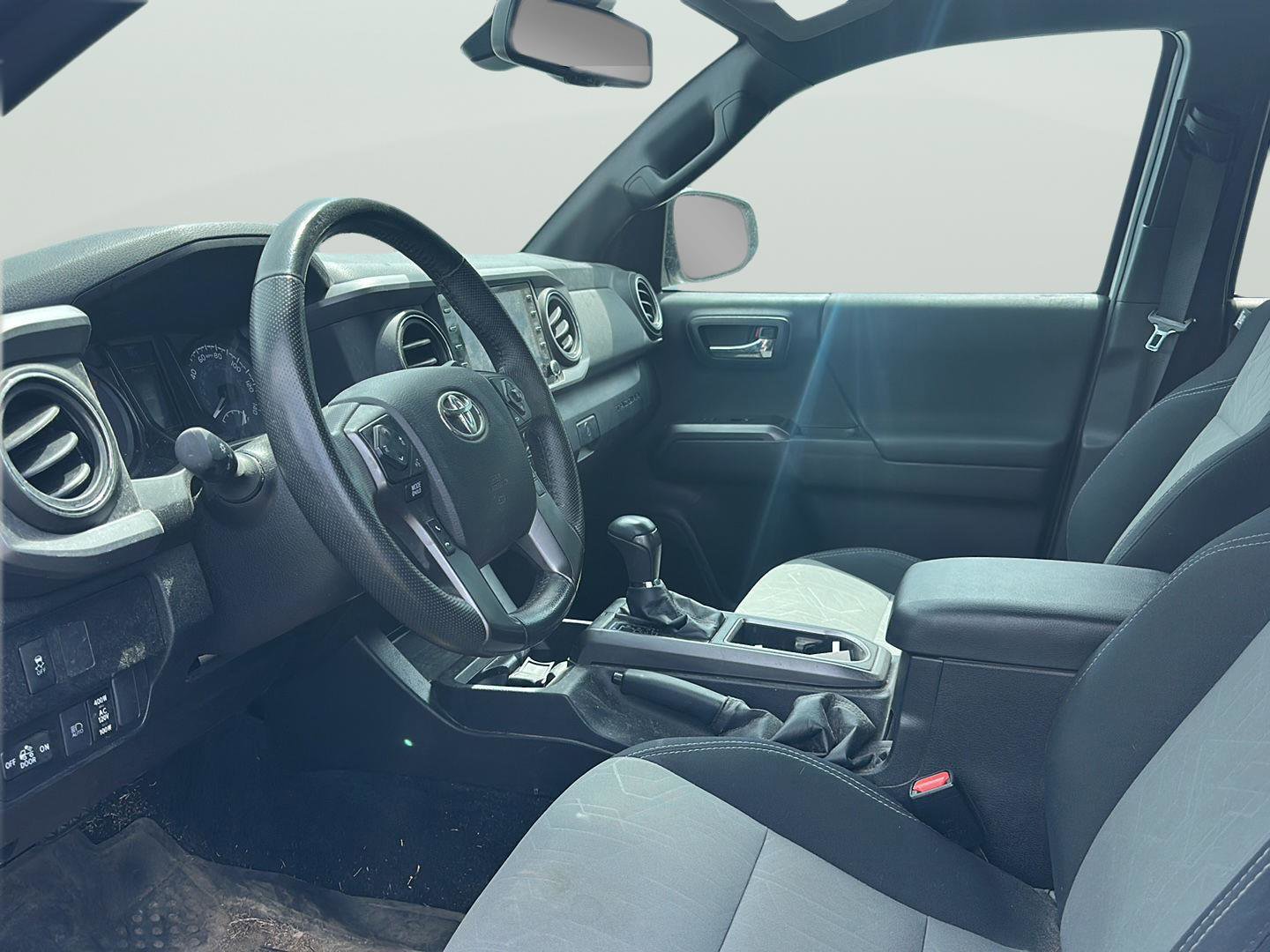 Used 2021 Toyota Tacoma TRD Off-Road AWD/4WD image 17