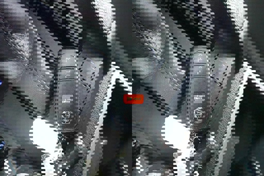 Used 2024 Toyota Tacoma SR5 AWD/4WD image 19