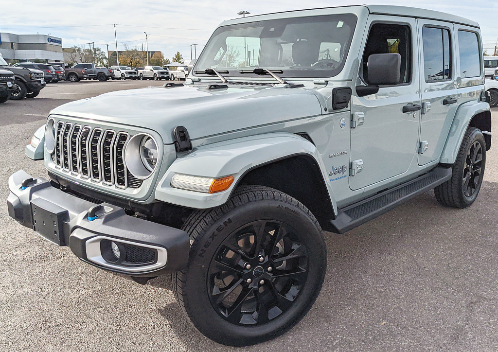 Used 2024 Jeep Wrangler Unlimited Sahara w/ Technology Group AWD/4WD image 6