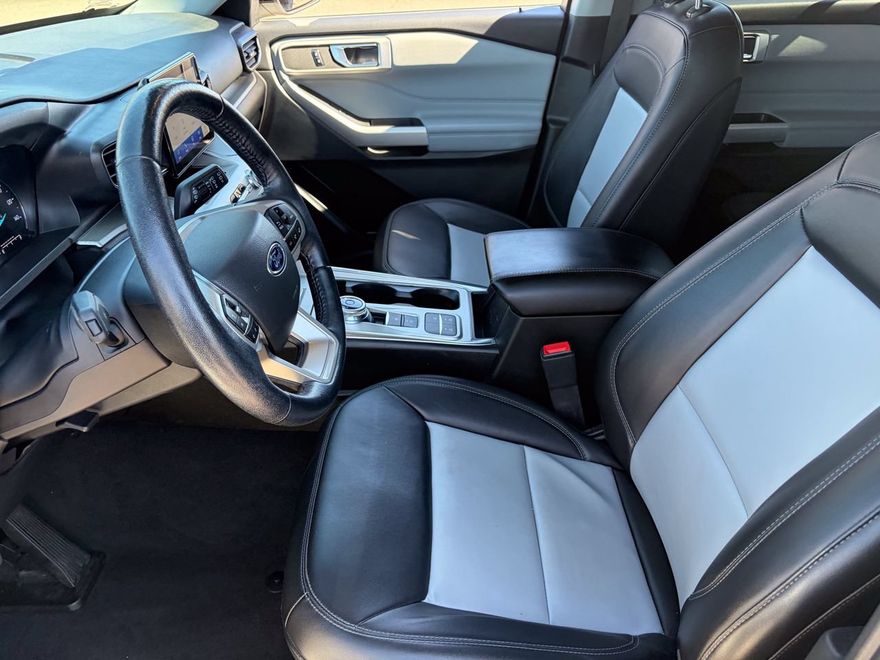 Certified 2022 Ford Explorer XLT w/ Equipment Group 202A RWD image 22