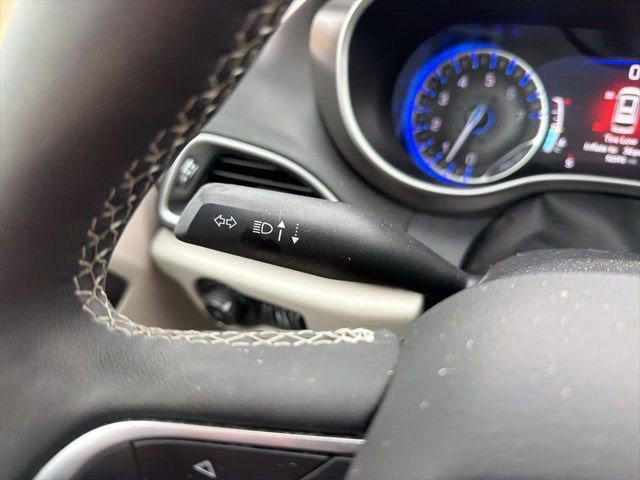 Used 2024 Chrysler Pacifica Touring-L image 42