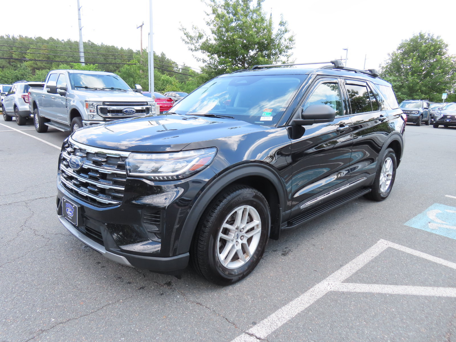 Certified 2025 Ford Explorer Active AWD/4WD image 3