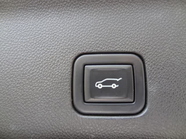Used 2021 GMC Yukon AT4 w/ Technology Package AWD/4WD image 12
