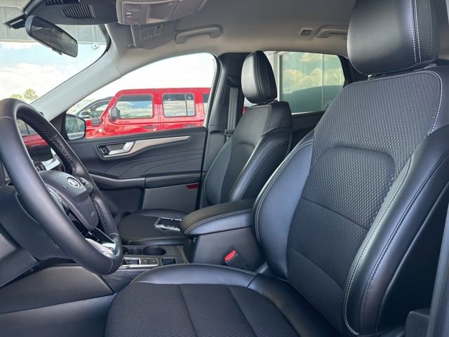 Certified 2025 Ford Escape SE FWD image 8