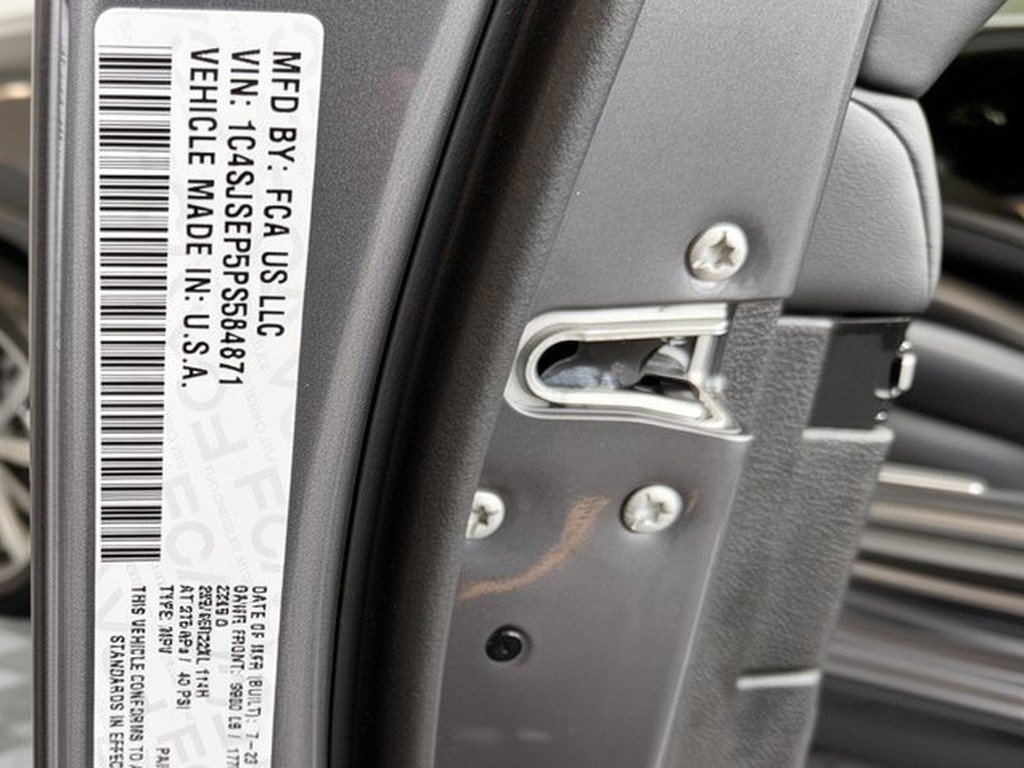Used 2023 Jeep Grand Wagoneer L 4WD image 32