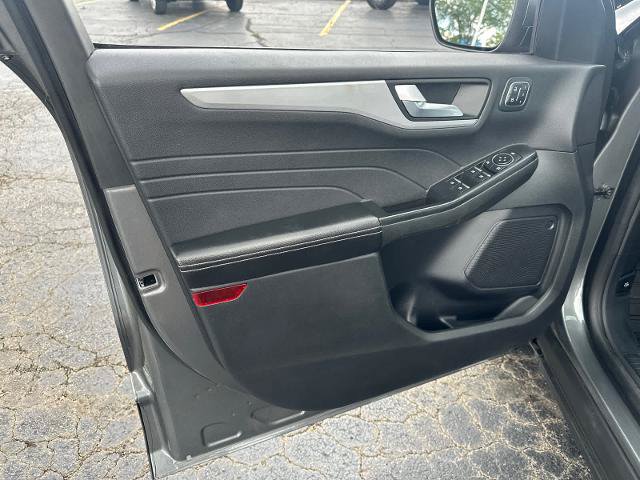 Certified 2025 Ford Escape Platinum AWD/4WD image 27