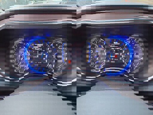 Used 2023 Chrysler Voyager LX image 11