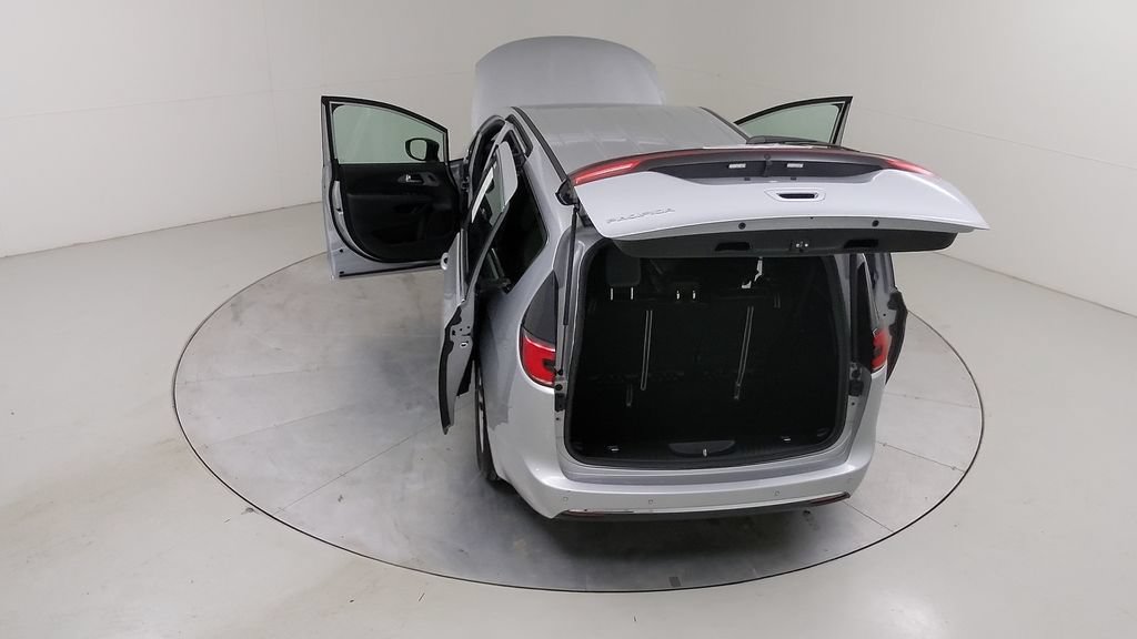 Used 2026 Chrysler Pacifica Select FWD image 49