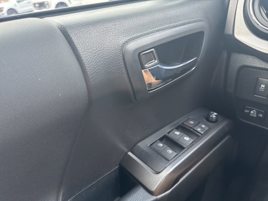 Used 2022 Toyota Tacoma TRD Sport w/ Technology Package AWD/4WD image 26