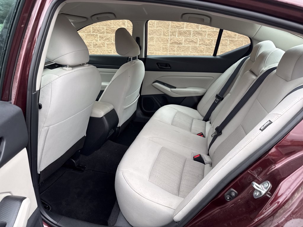 Used 2025 Nissan Altima 2.5 SV FWD image 18