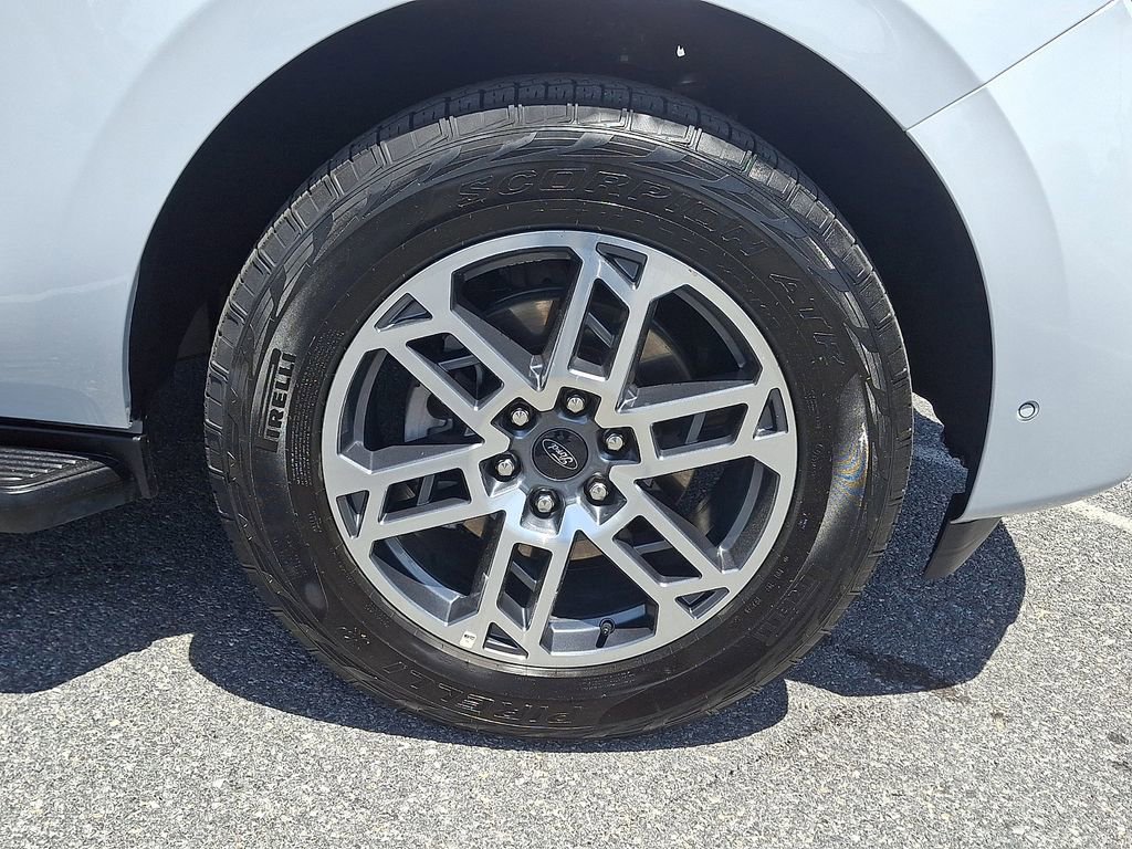 Certified 2025 Ford Expedition Active AWD/4WD image 8