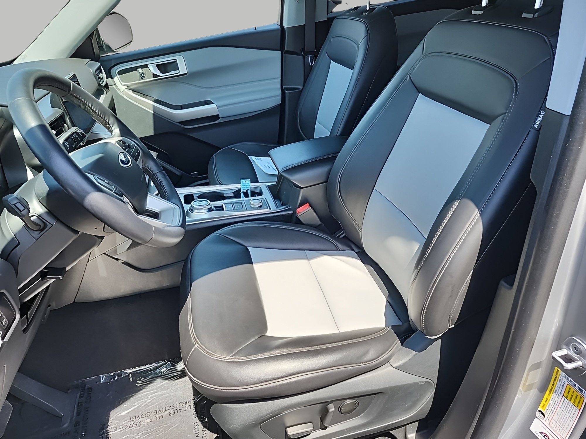 Certified 2023 Ford Explorer XLT w/ Equipment Group 202A AWD/4WD image 15