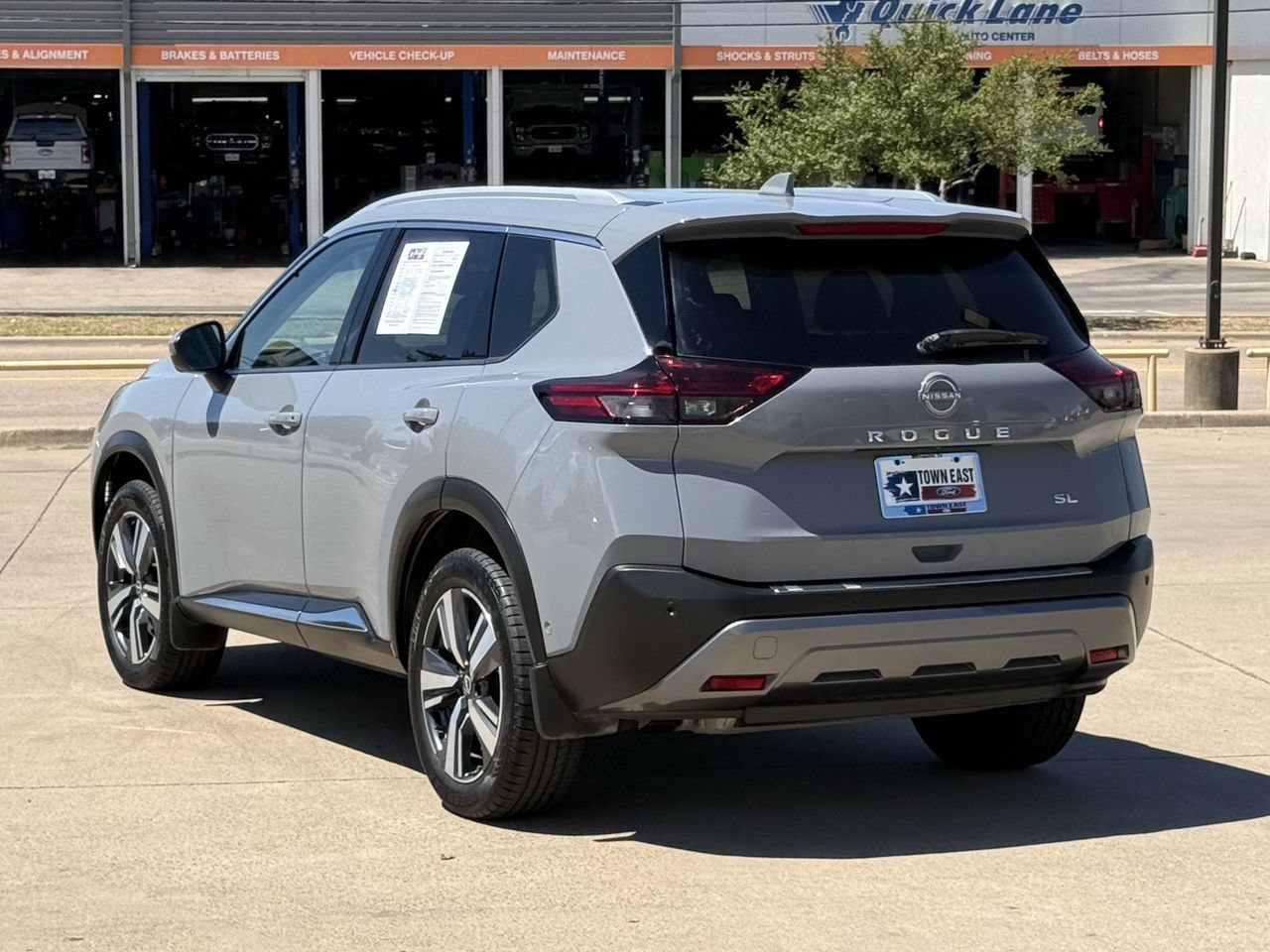 Used 2023 Nissan Rogue SL w/ SL Premium Package FWD image 5