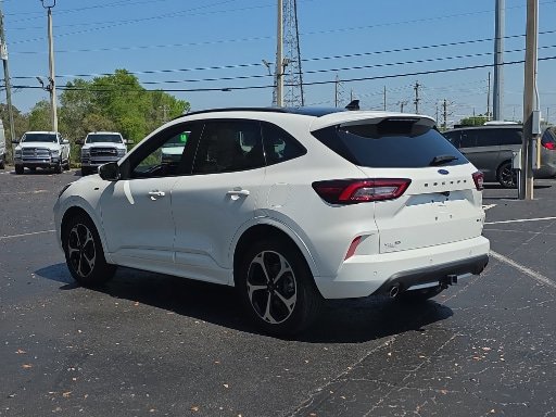 Certified 2023 Ford Escape ST-Line Select AWD/4WD image 3