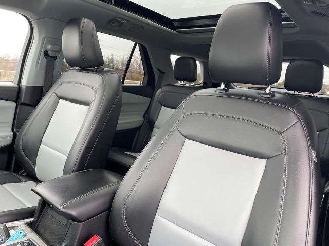 Certified 2022 Ford Explorer XLT w/ Equipment Group 202A image 7