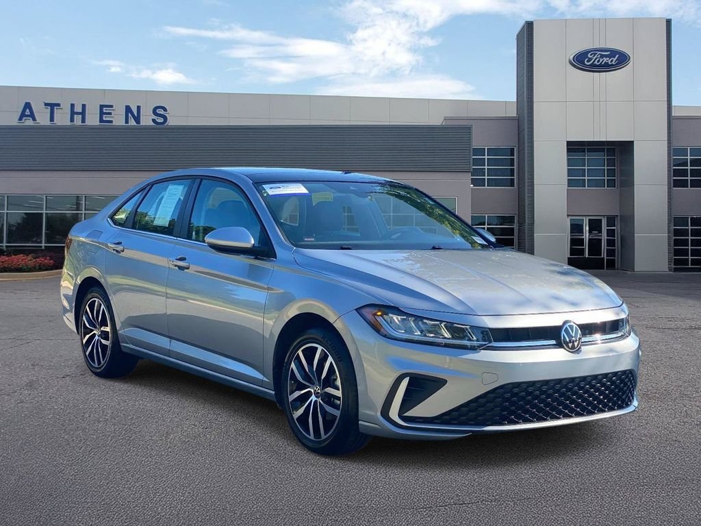 Used 2025 Volkswagen Jetta SE FWD image 1