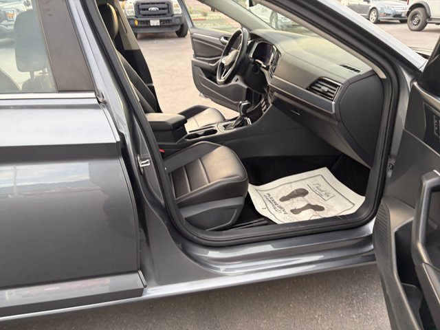 Used 2022 Volkswagen Jetta SE w/ Panoramic Sunroof Package FWD image 19
