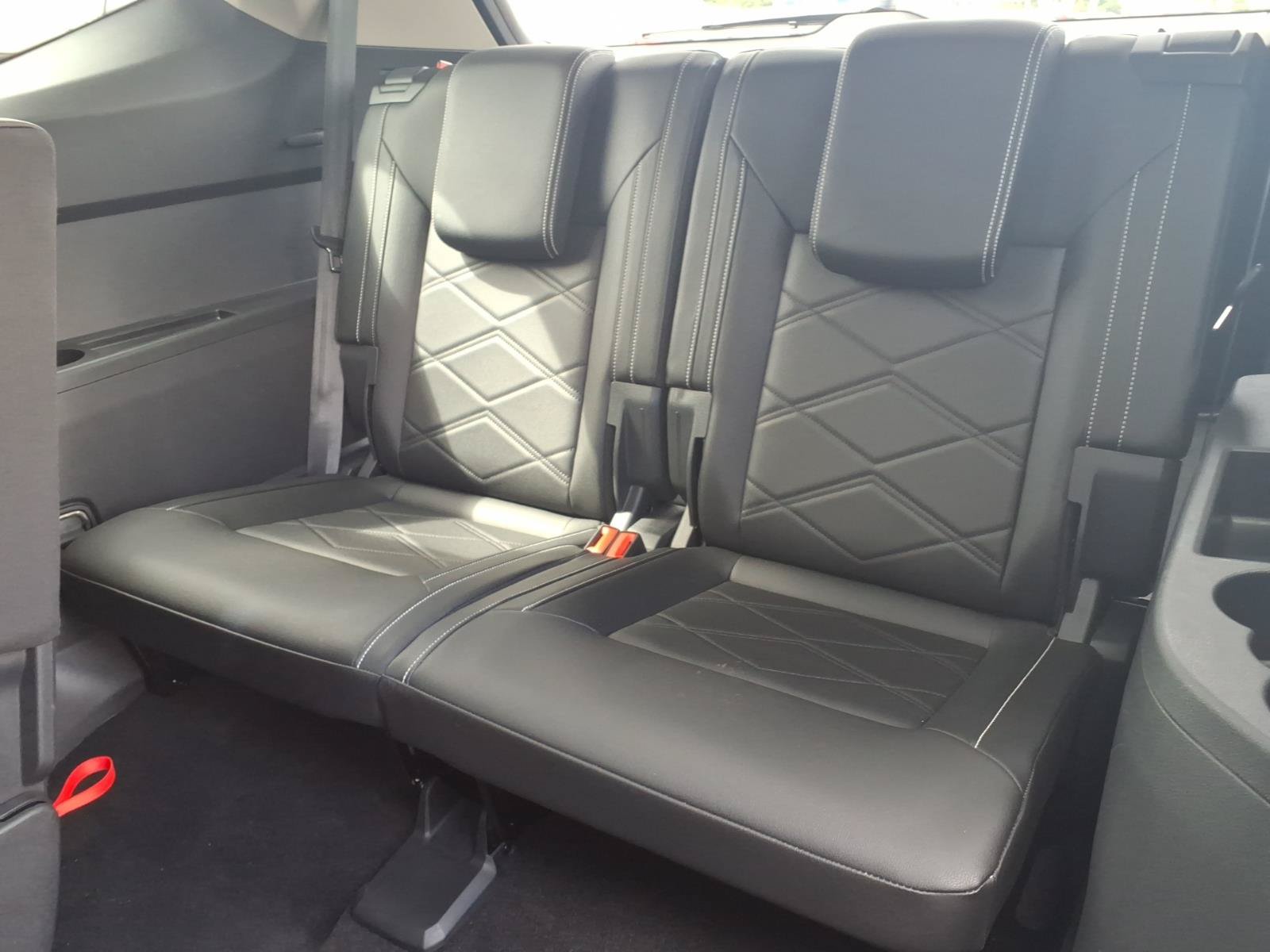 Used 2025 Volkswagen Atlas SE FWD image 24