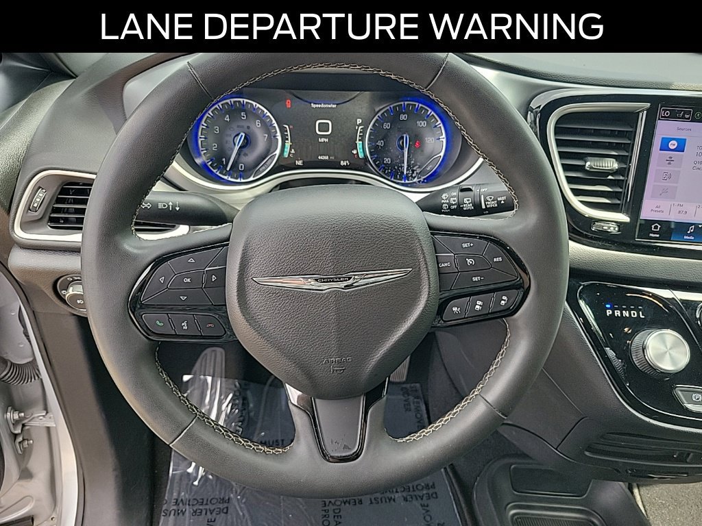 Used 2022 Chrysler Pacifica Touring-L w/ S Appearance Package FWD image 22