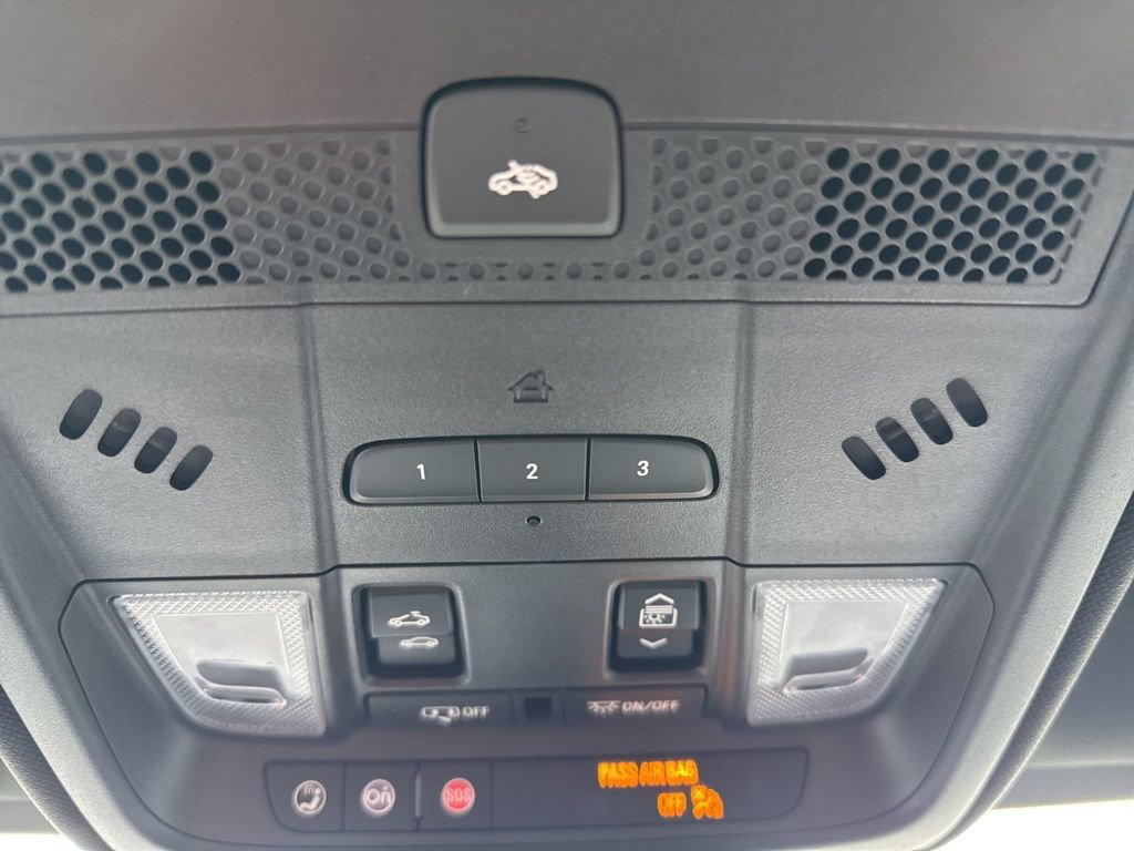 Used 2025 Cadillac XT5 Premium Luxury image 31