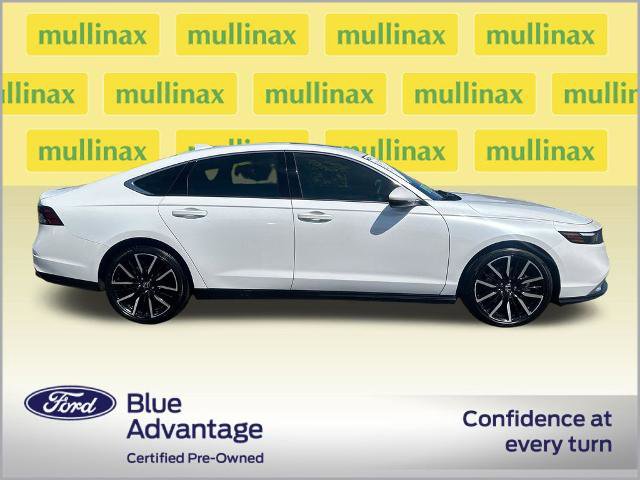 Used 2023 Honda Accord Touring image 2
