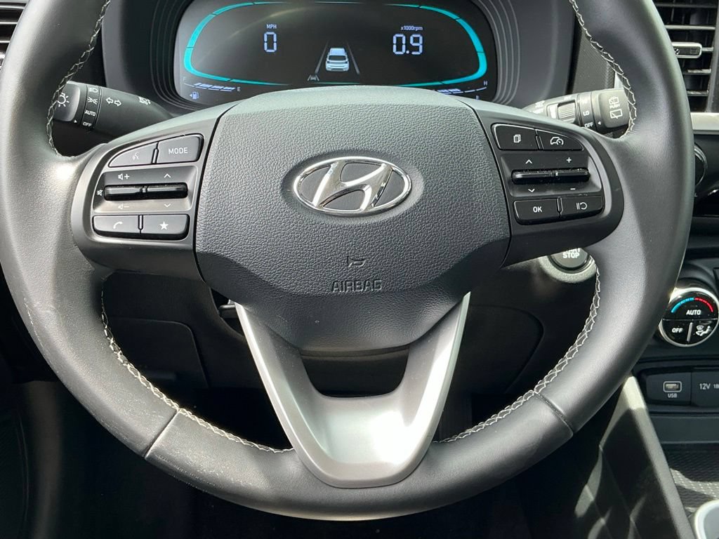Used 2025 Hyundai Venue SEL FWD image 39