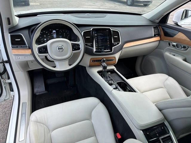 Used 2022 Volvo XC90 T6 Momentum AWD/4WD image 15
