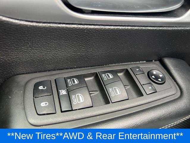Used 2021 Chrysler Pacifica Touring-L w/ Uconnect Theater Family Group AWD/4WD image 13