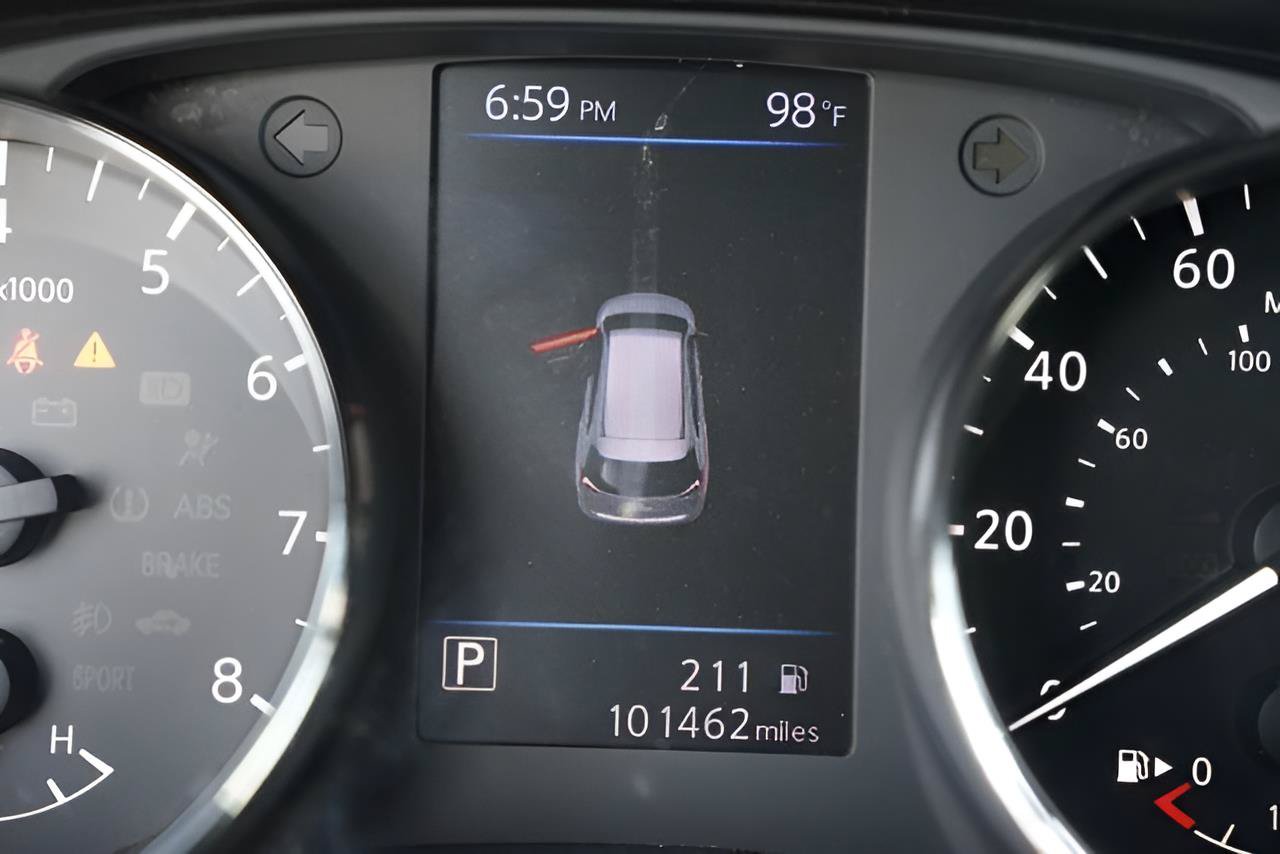 Used 2018 Nissan Rogue SV w/ Premium Package FWD image 25