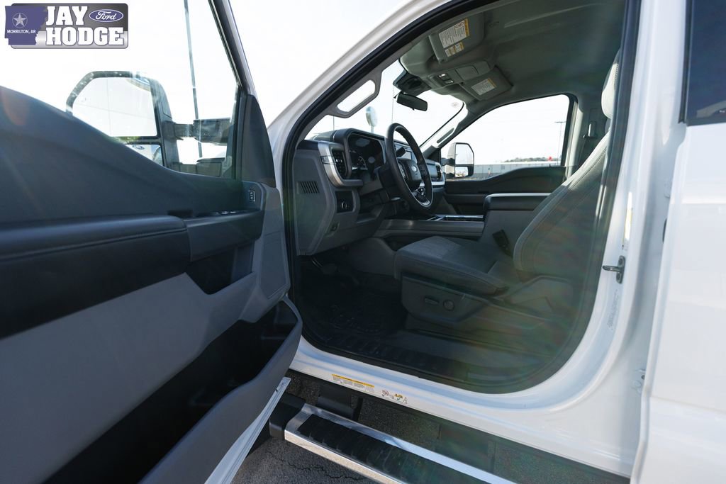 Certified 2025 Ford F450 XLT w/ 360-Degree Camera Package image 18