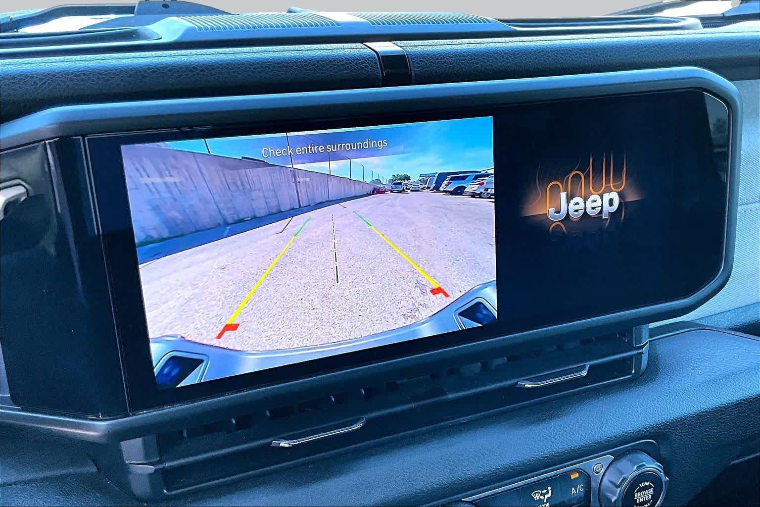 Used 2025 Jeep Gladiator Sport AWD/4WD image 29