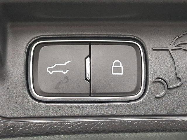 Certified 2023 Ford Explorer Limited w/ Limited Technology Package image 31