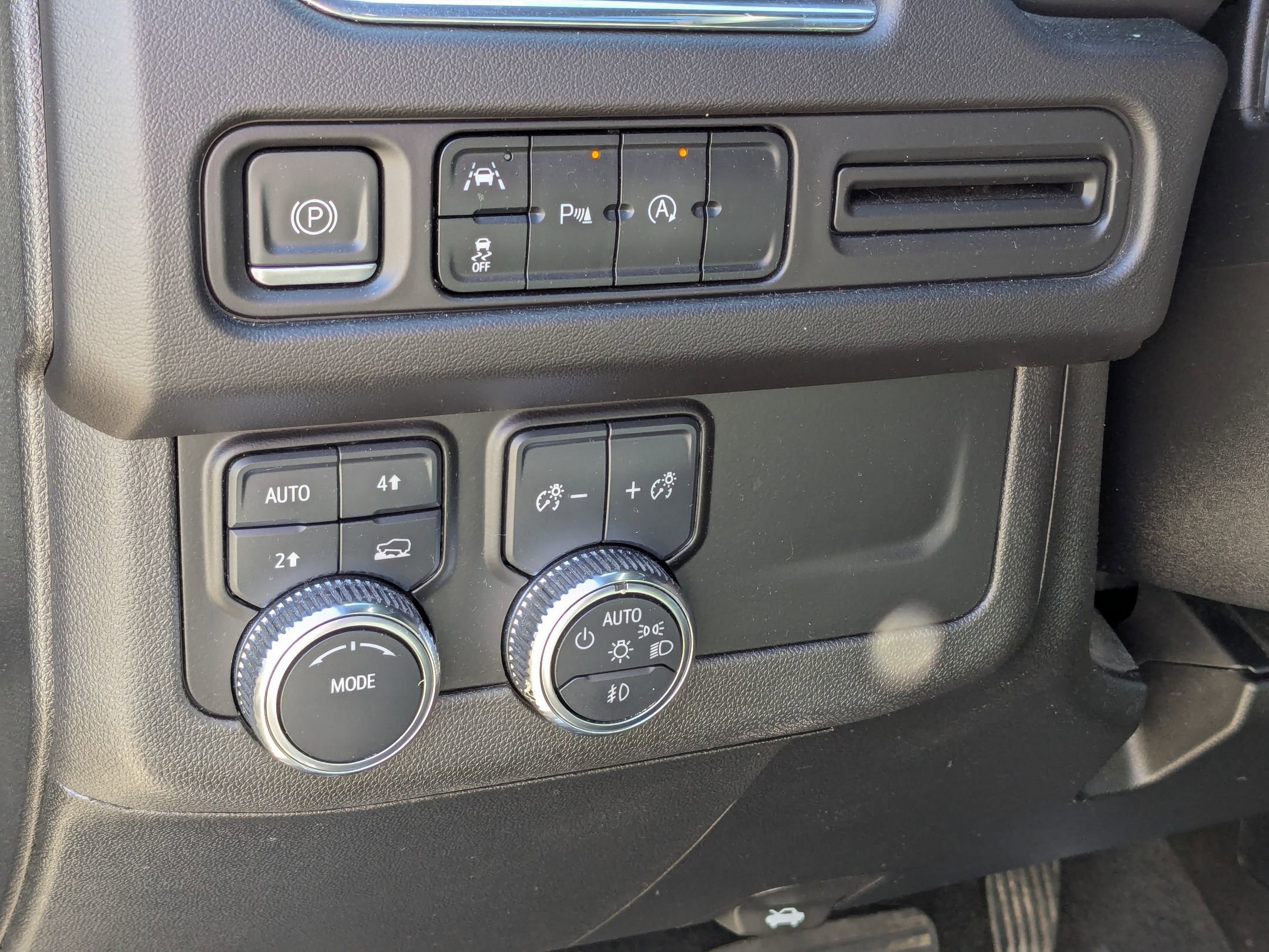 Used 2023 GMC Yukon SLT image 18