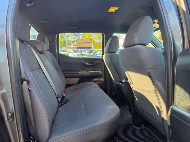 Used 2018 Toyota Tacoma TRD Sport AWD/4WD image 17