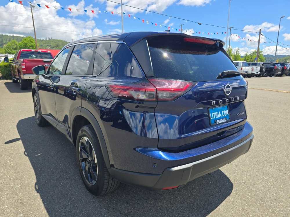 Used 2024 Nissan Rogue SV AWD/4WD image 3