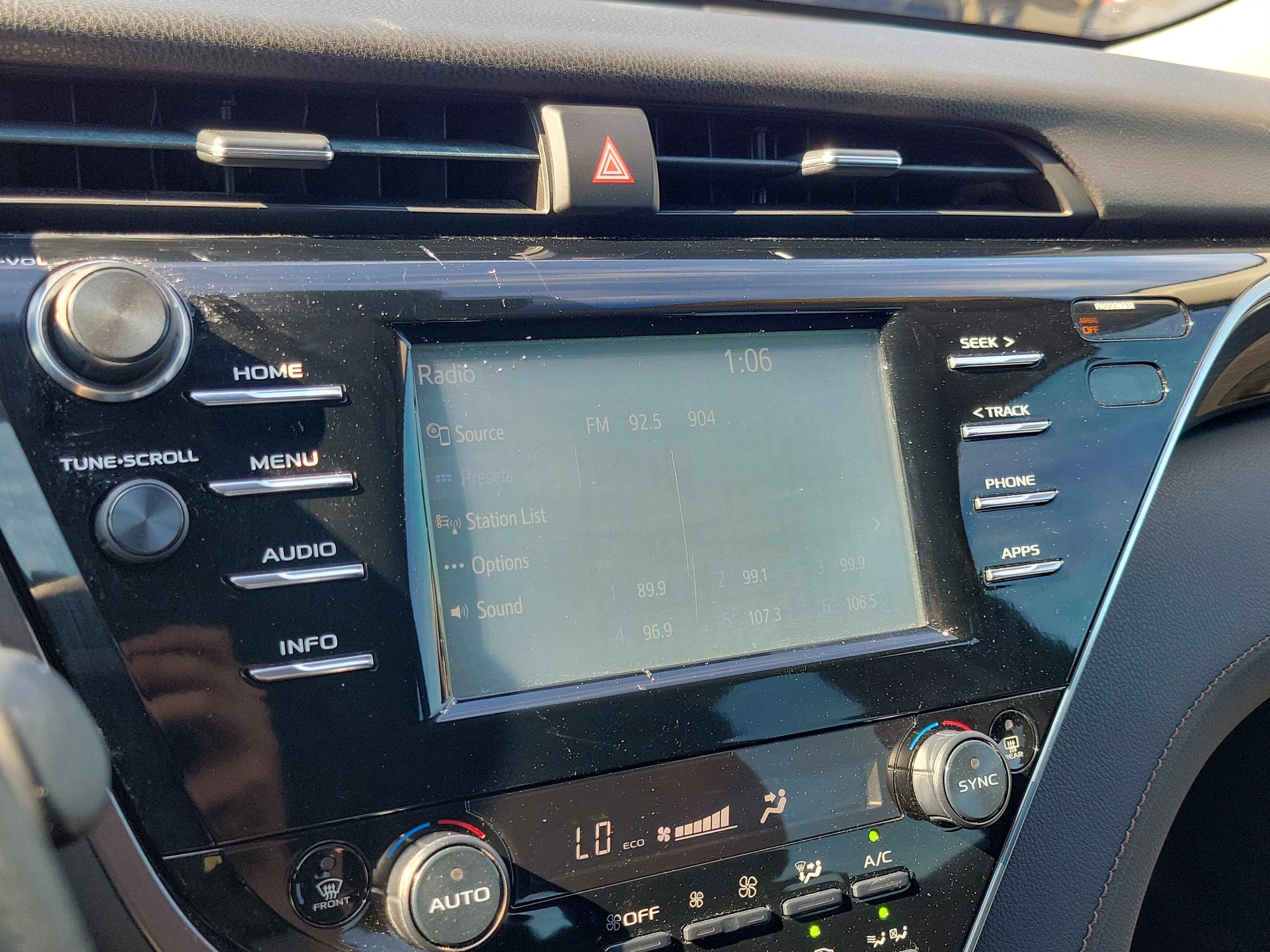 Used 2018 Toyota Camry LE image 17