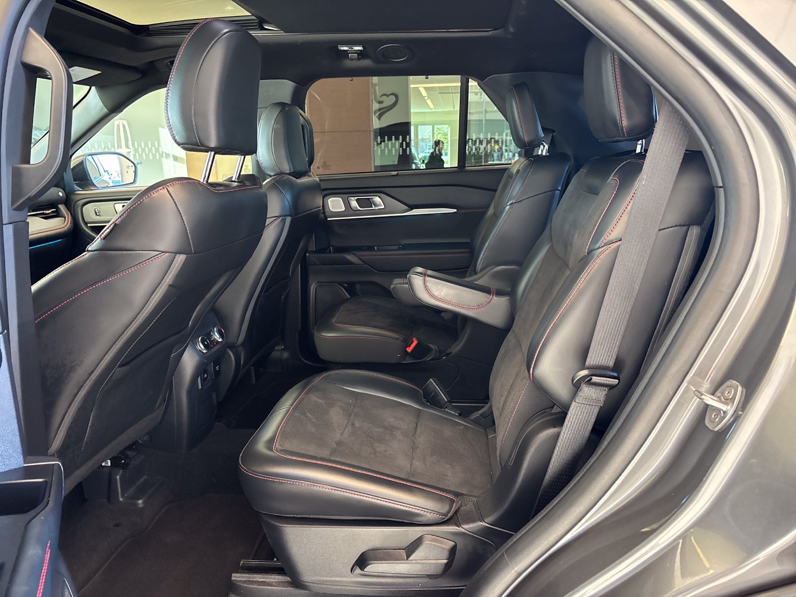 Certified 2025 Ford Explorer ST AWD/4WD image 11