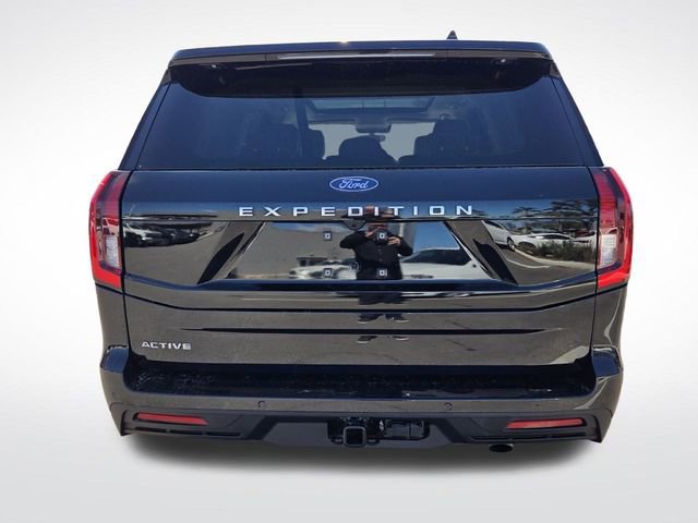 Certified 2025 Ford Expedition Active image 4