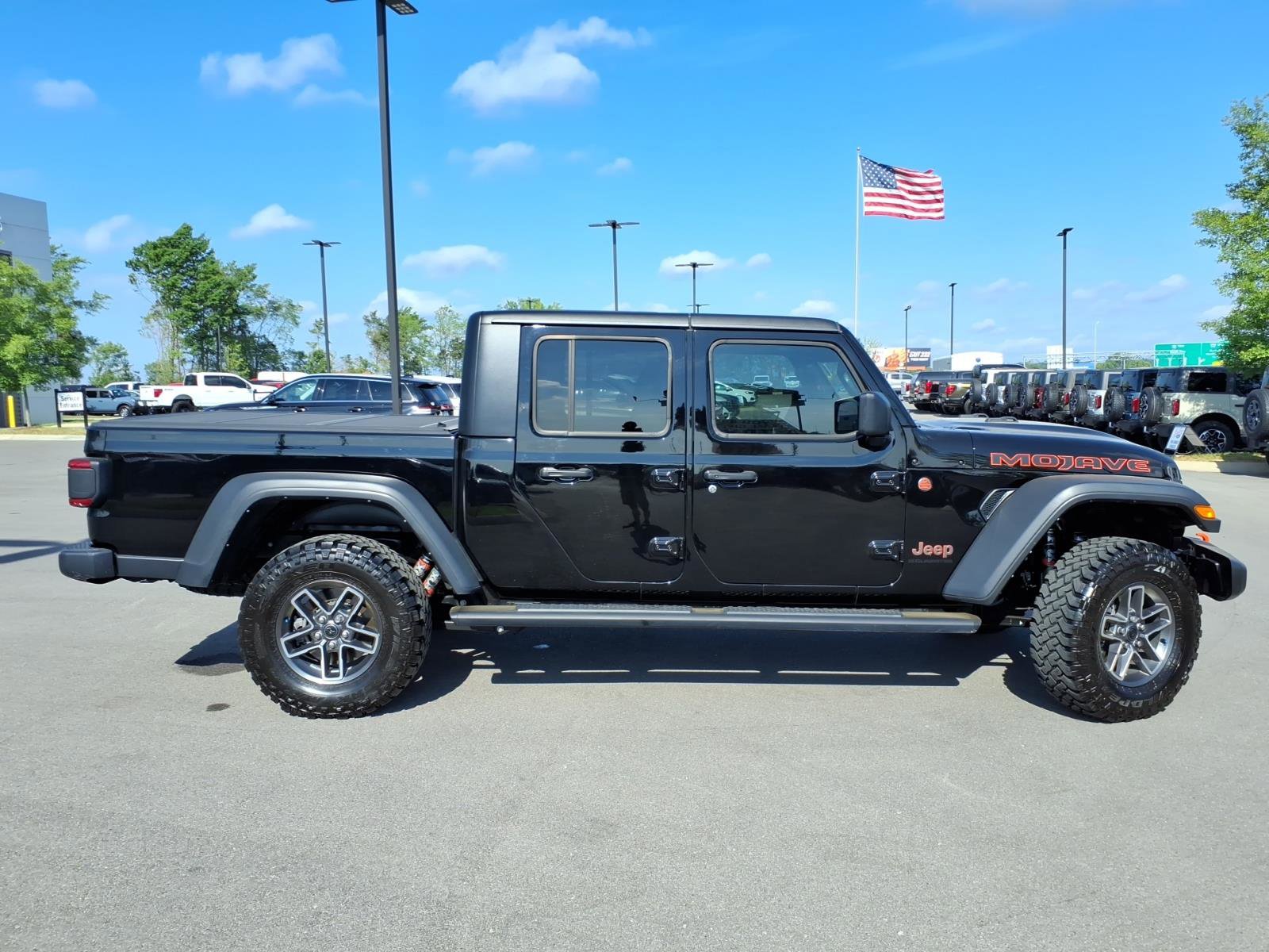 Used 2024 Jeep Gladiator Mojave w/ Technology Group AWD/4WD image 2