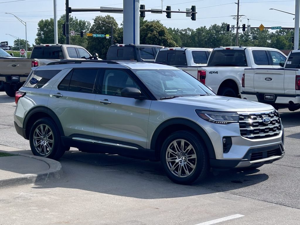 Certified 2025 Ford Explorer Active w/ Active Comfort Package AWD/4WD image 7